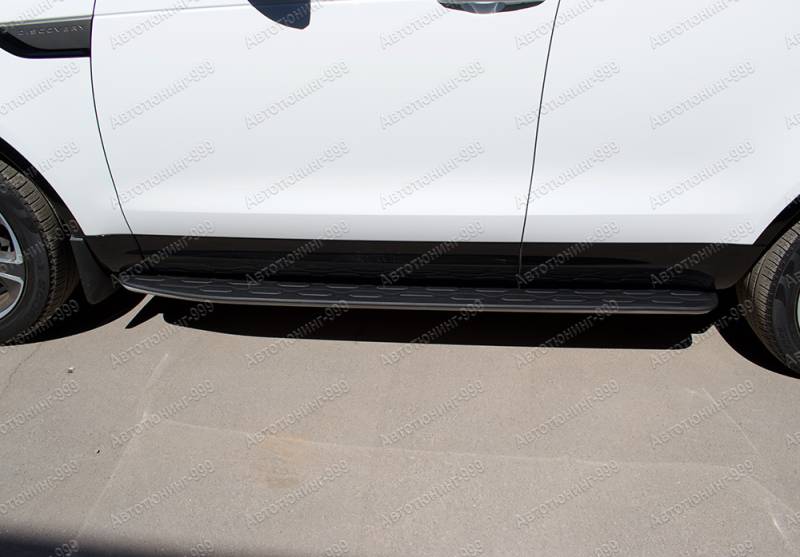   Land Rover Discovery 5 (12)  -999