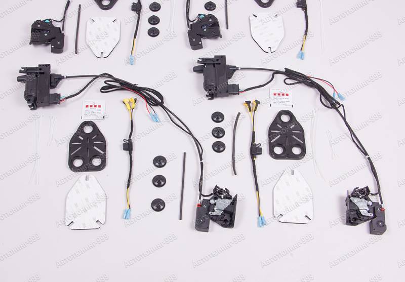    Toyota Land Cruiser 300  (3)  -999