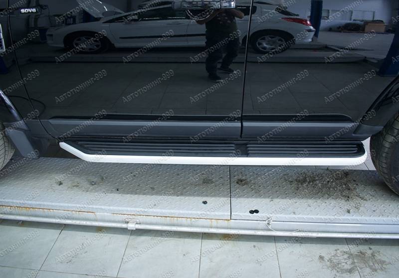   Land Rover Discovery 4    (7)  -999