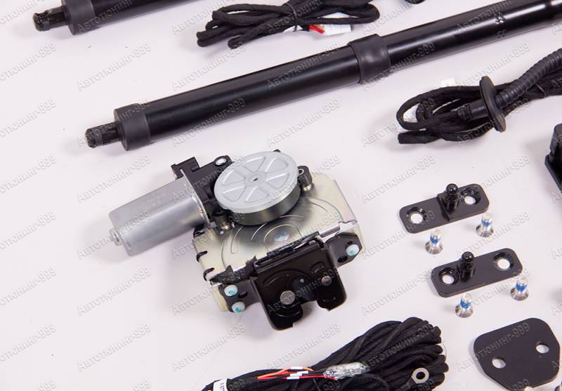    Toyota Land Cruiser 200  (6)  -999