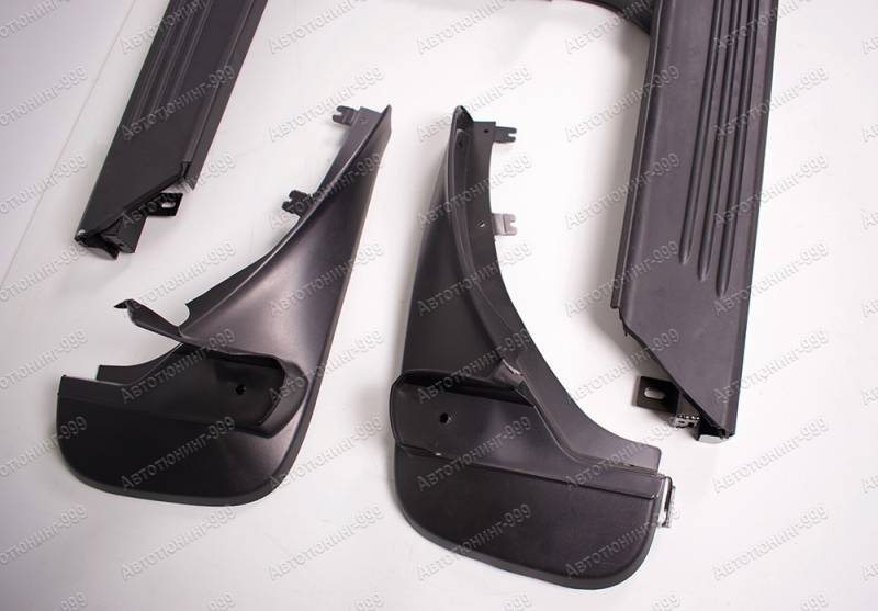  (  )  Range Rover (3)  -999