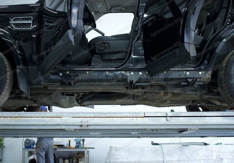   Land Rover Discovery 4 (9)  -999