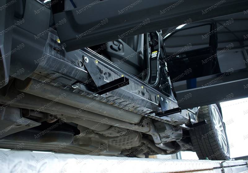   Land Rover Discovery 4 (7)  -999