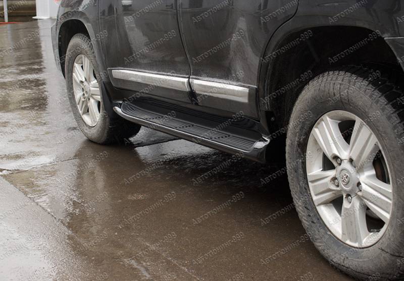   Toyota Land Cruiser 200     (15)  -999