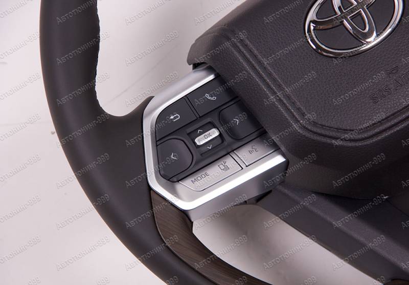   Toyota Land Cruiser 200 (2016)      (4)  -999