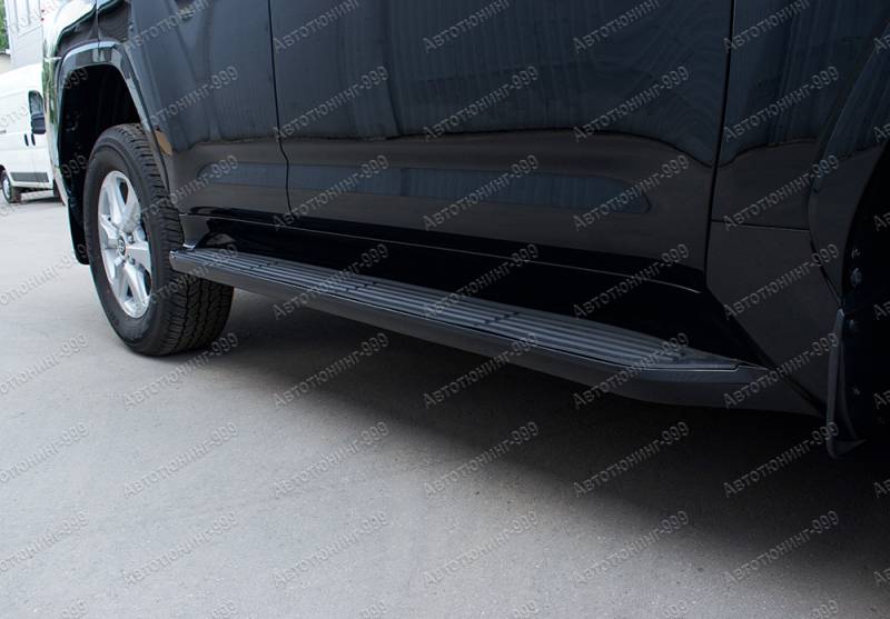   Toyota Land Cruiser 300    (10)  -999