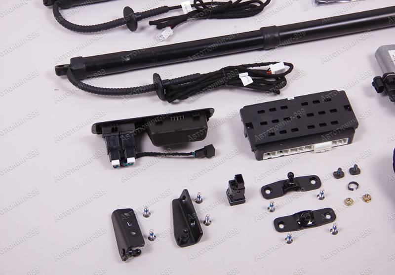     Toyota Land Cruiser 300  (7)  -999