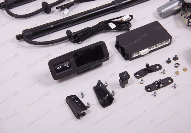     Toyota Land Cruiser 300  (3)  -999