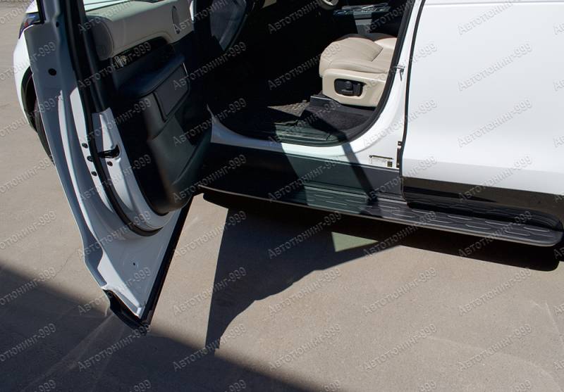   Land Rover Discovery 5 (17)  -999